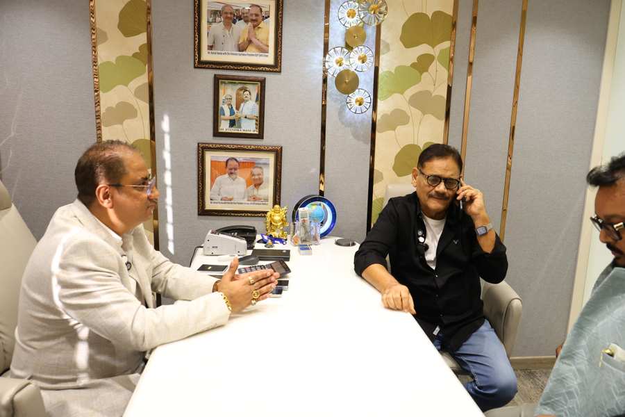 बॉलीवुड के मशहूर अभिनेता मुस्ताक खान पहुंचे दिल्ली के पटेल नगर स्थित ‘हांडा बंगल खरीदारी कर बोले – “ये तो सोने पर सुहागा है