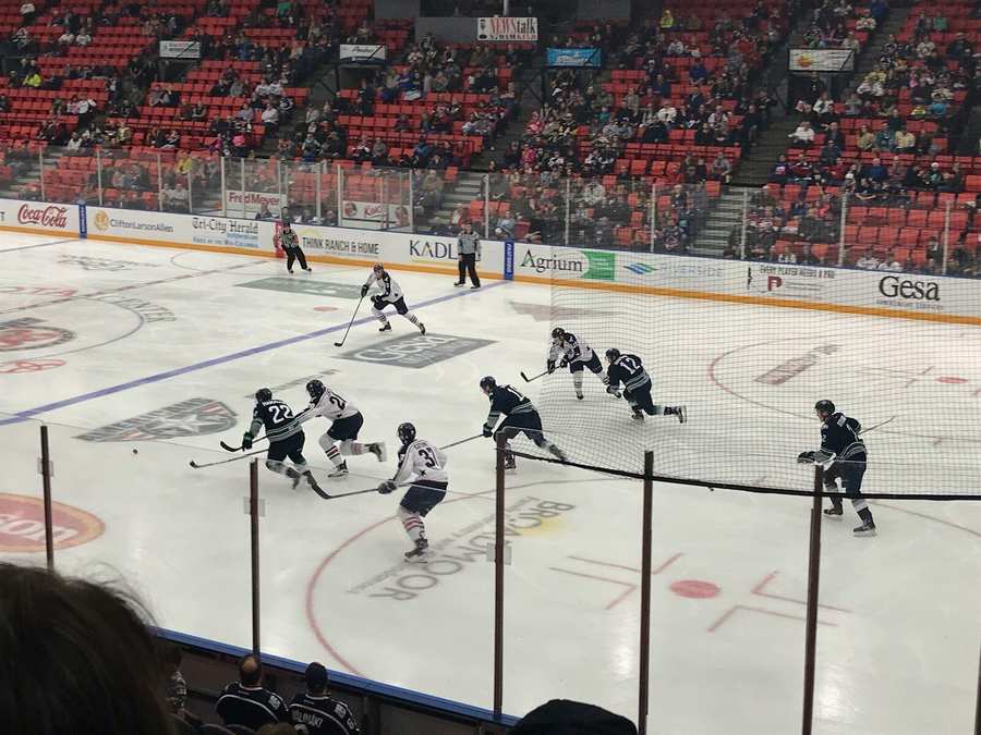 Michigan Hockey: Latest Scores & Player News