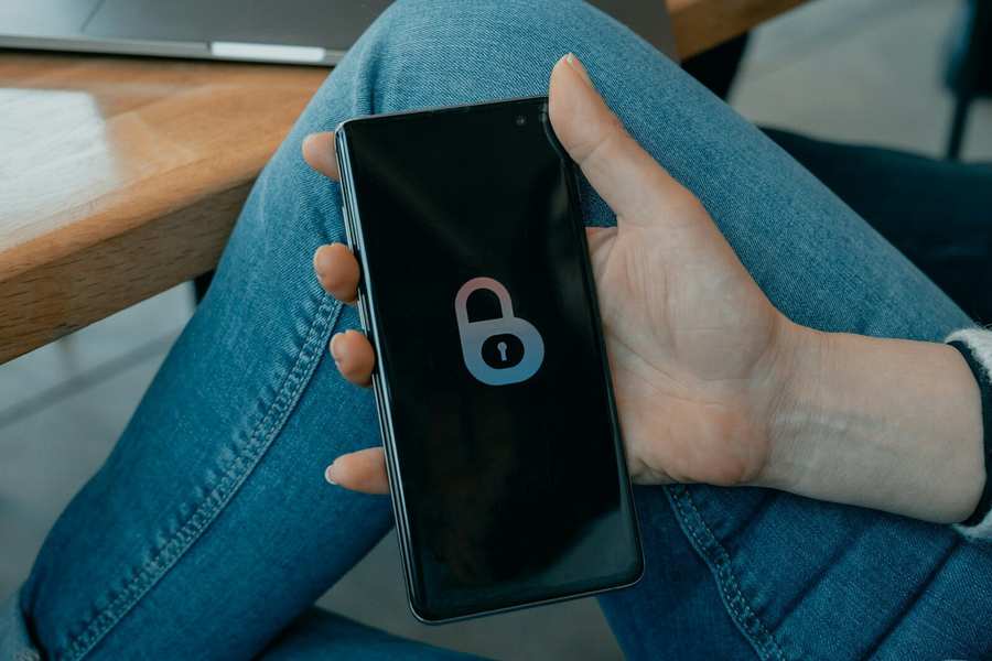 How To Keep Your Chats Private On ChatGPT, Gemini, and Copilot